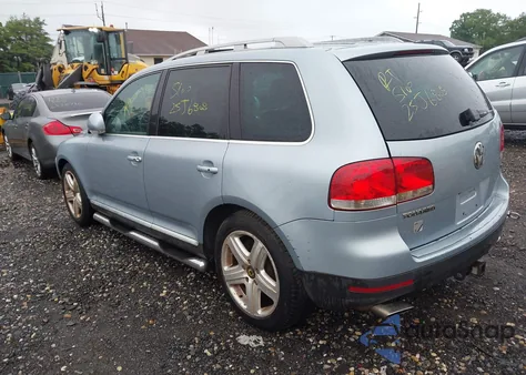 2004 Volkswagen Touareg V8 z USA, uszkodzony, nr VIN WVGEM77L04D054606